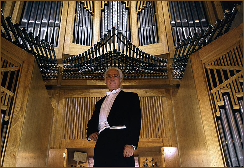  P. Domingo Losada en el Órgano Grenzing 
        del Auditorio Nacional de Madrid 